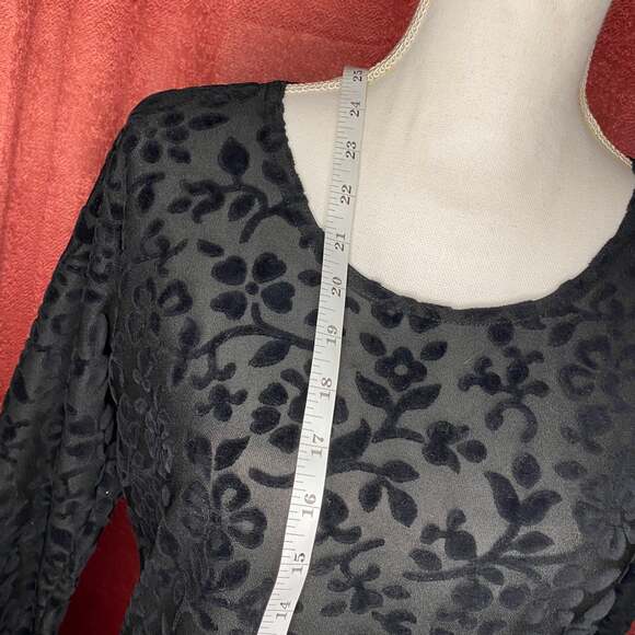 French Laundry Sz M Black Long Sleeve Velvet Floral goth witchy vampire classic - Picture 8 of 8
